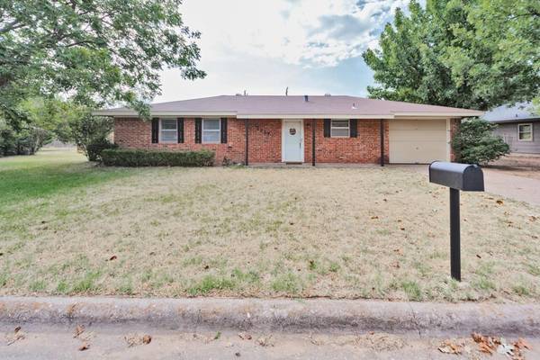 1207 Hidalgo Street, Bowie, TX 76230