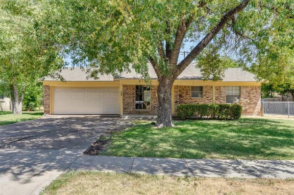 805 Lexington Drive, Lancaster, TX 75134