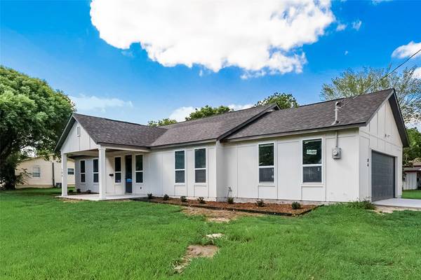 106 E Edwards, Savoy, TX 75479