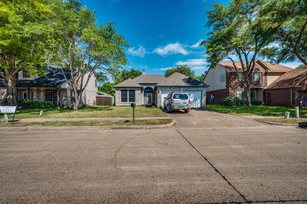 2336 Timbercreek Drive, Glenn Heights, TX 75154