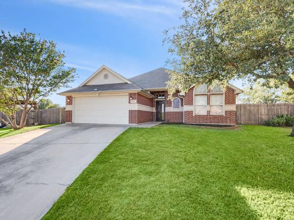 509 Meadowcrest Drive, Burleson, TX 76028