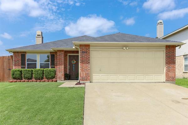 2915 Clemente Drive, Grand Prairie, TX 75052