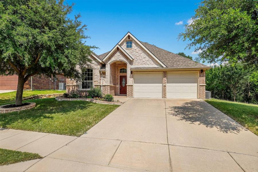 8633 Vista Royale Drive, Fort Worth, TX 76108