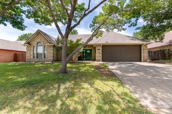 1209 Downwood Drive, Burleson, TX 76028