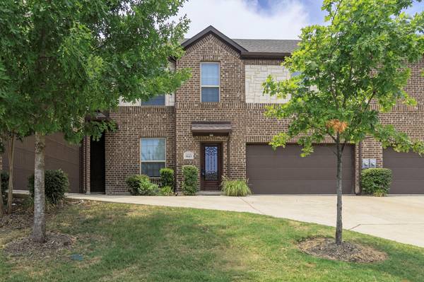 5043 Venecia Way,  Grand Prairie,  TX 75052