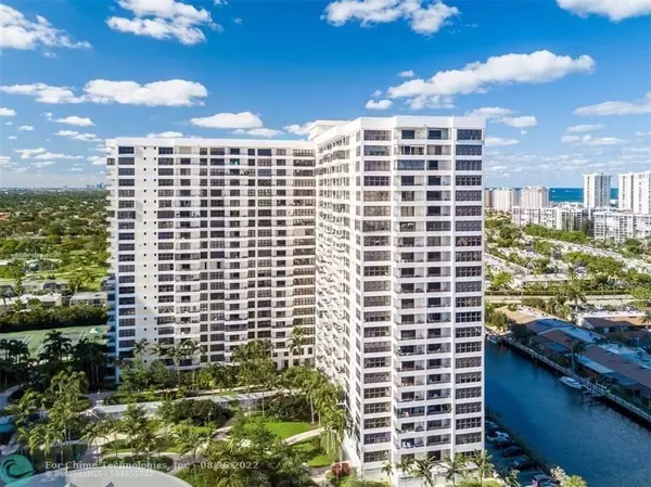 Hallandale Beach, FL 33009,2500 Parkview Dr  #906