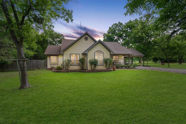 307 N 3rd Street, Trenton, TX 75490