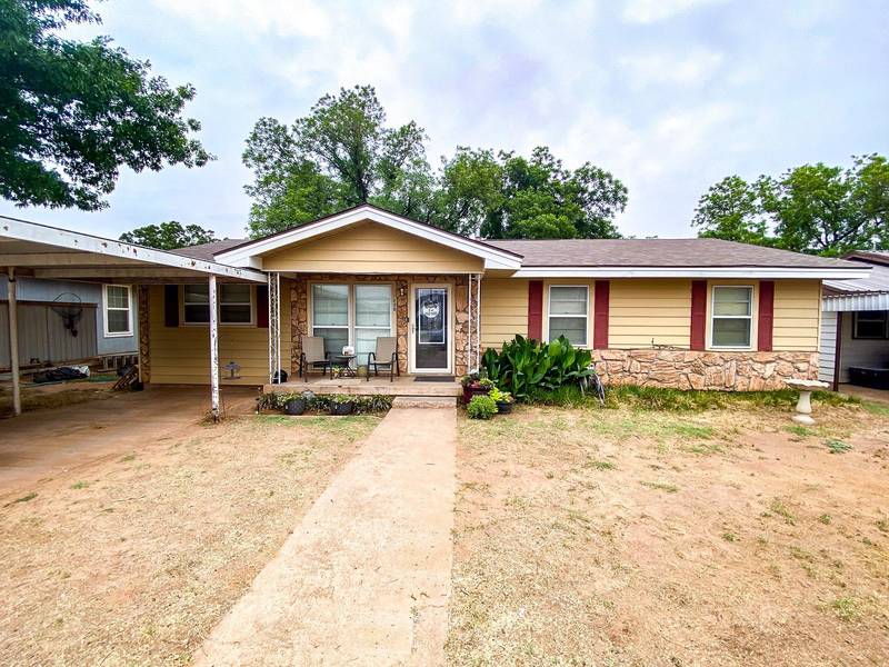 1006 5th Street, Knox City, TX 79529