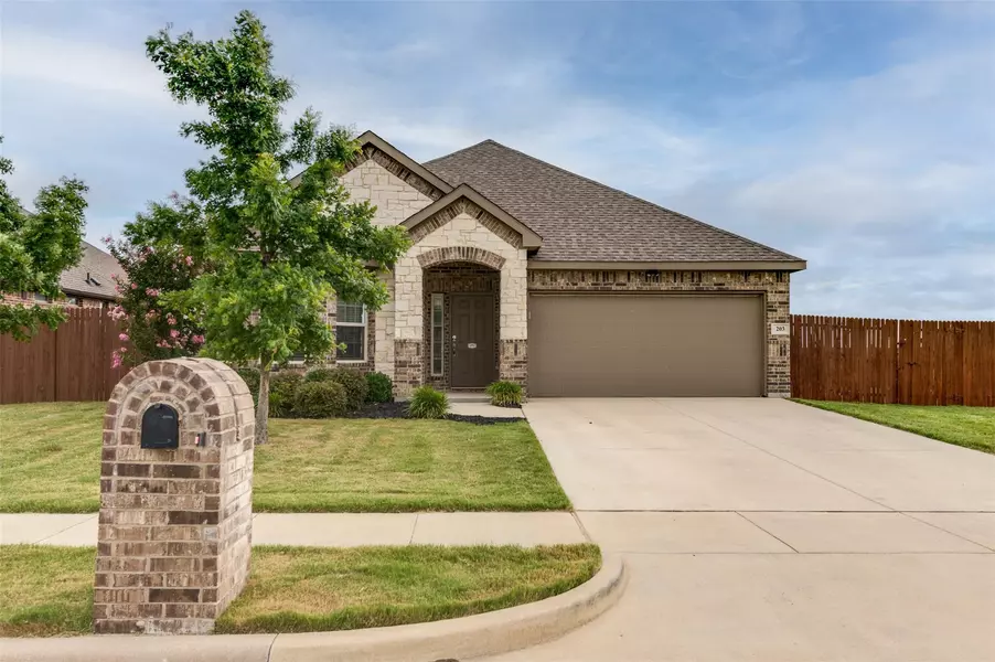 203 Lacy Oak Lane, Waxahachie, TX 75165