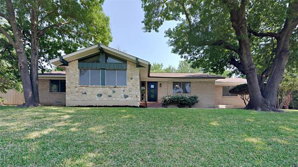 2101 Rock Creek Drive, Grand Prairie, TX 75050