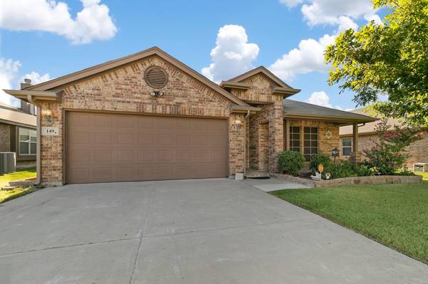 149 Spring Hollow Drive, Saginaw, TX 76131