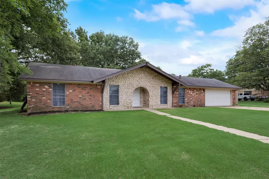 230 Lazy Way, Fairfield, TX 75840