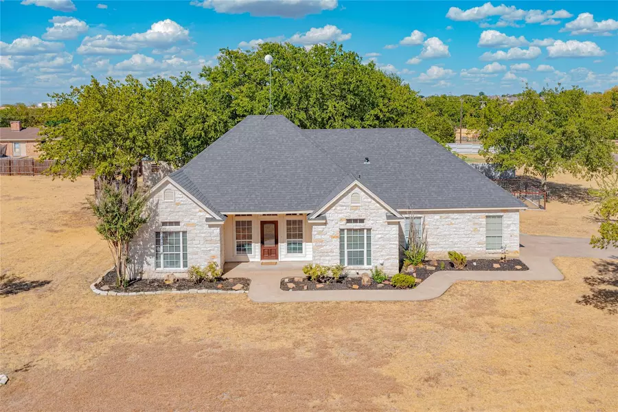 1120 Valley View Drive, Cleburne, TX 76033