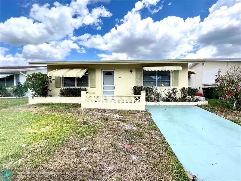 4711 NW 44th St, Tamarac, FL 33319