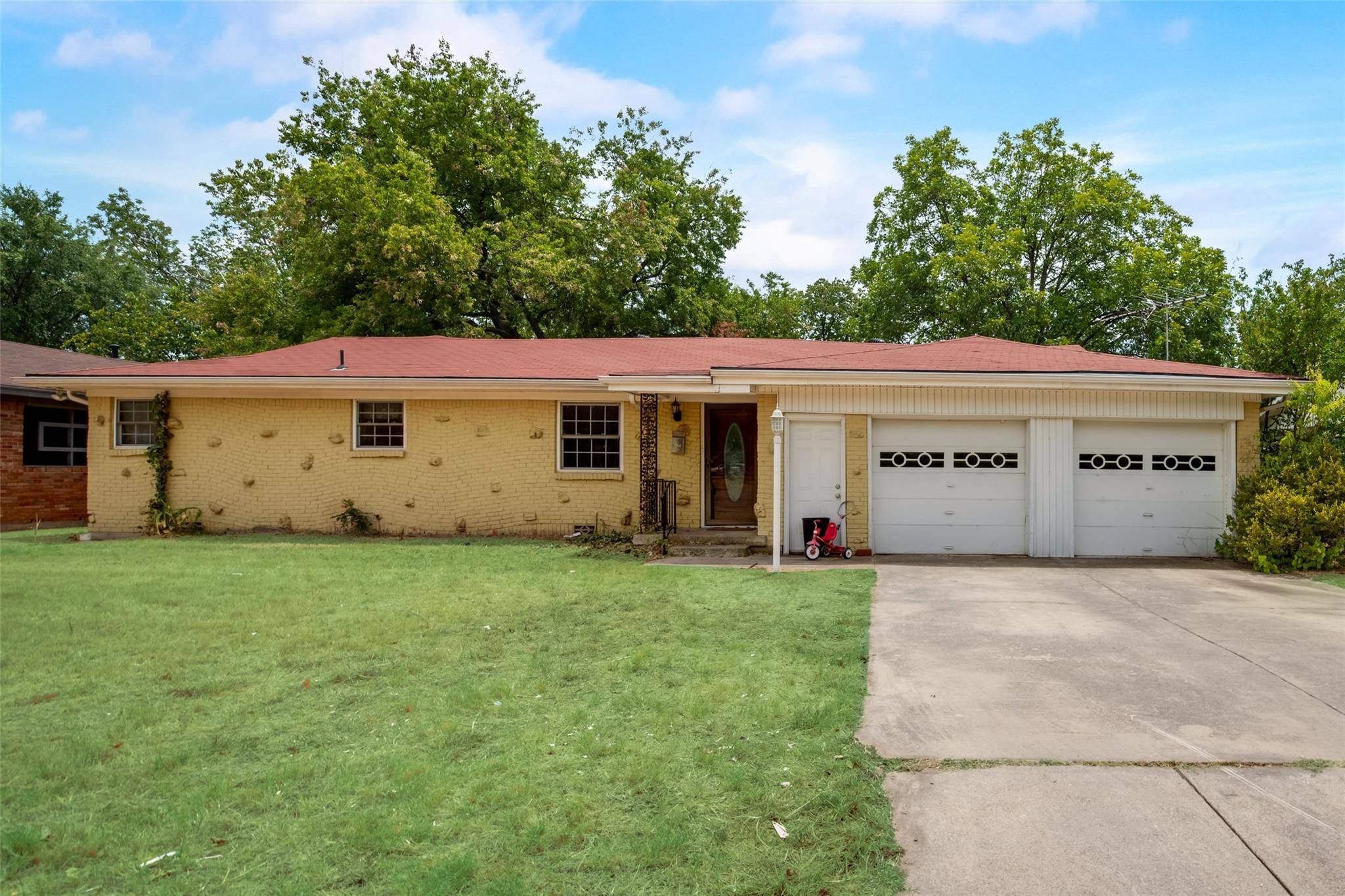 5012 Ira Street, Haltom City, TX 76117