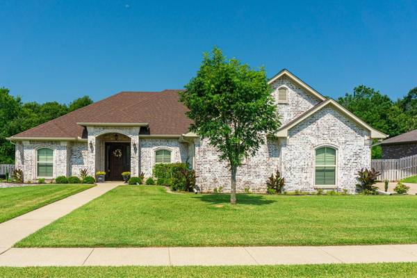 708 Abbey Road, Lindale, TX 75771