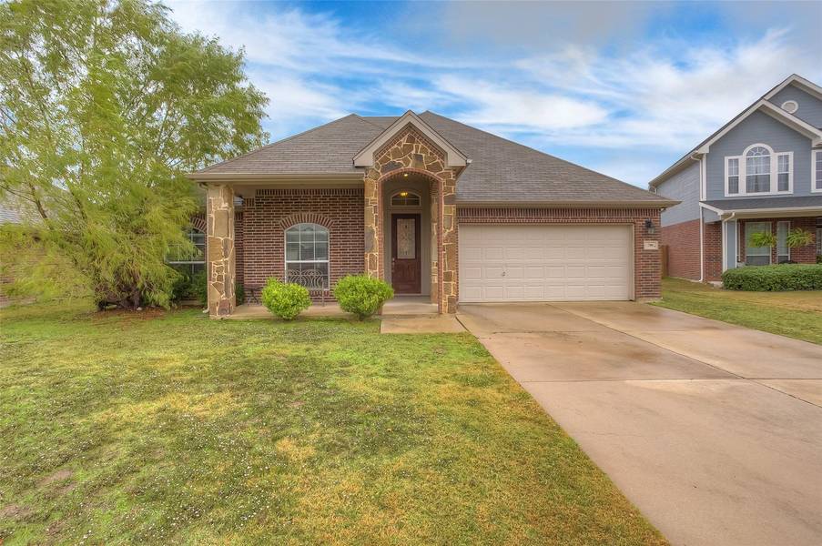 708 Date Court, Burleson, TX 76028