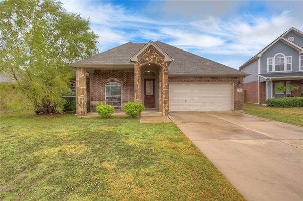 708 Date Court, Burleson, TX 76028