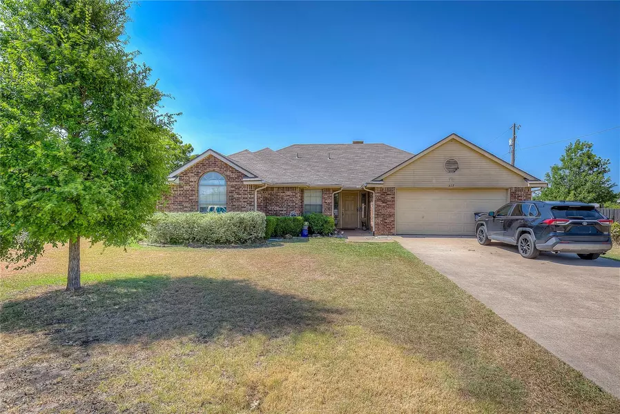 317 Pebble Creek Drive, Red Oak, TX 75154