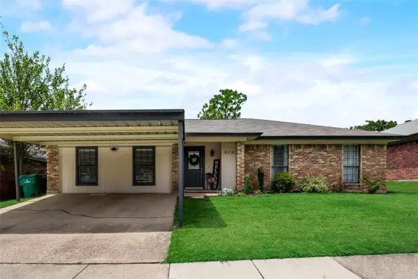 8233 Lara Lane, Watauga, TX 76148