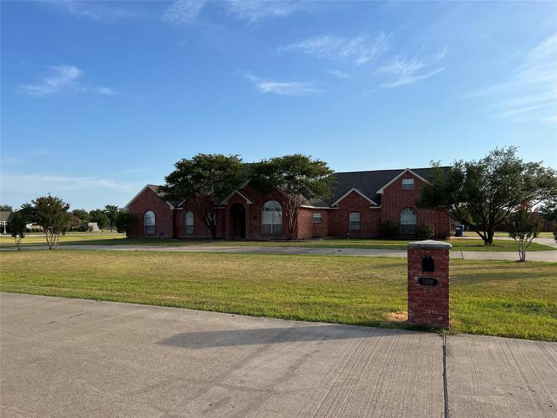 1019 Trinity Meadows Drive, Talty, TX 75160