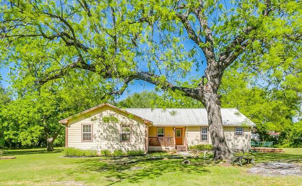 1303 Van Zandt Road, Glen Rose, TX 76043