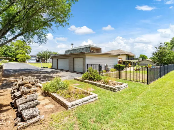 Granbury, TX 76049,3919 Fairway Drive