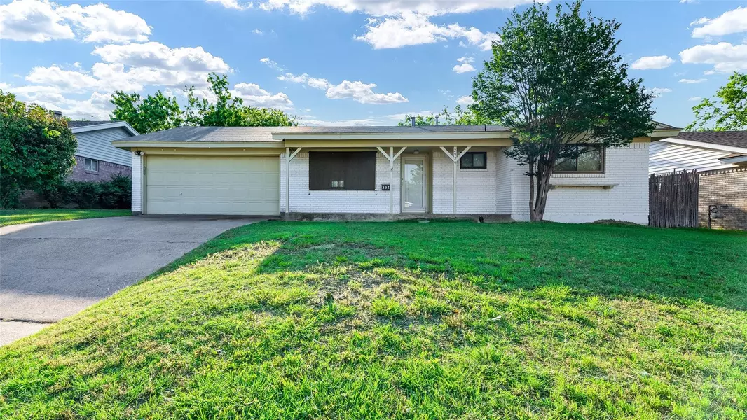 2929 Laredo Drive, Fort Worth, TX 76116