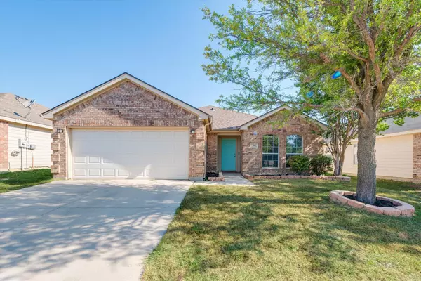 704 Poncho Lane, Fort Worth, TX 76052