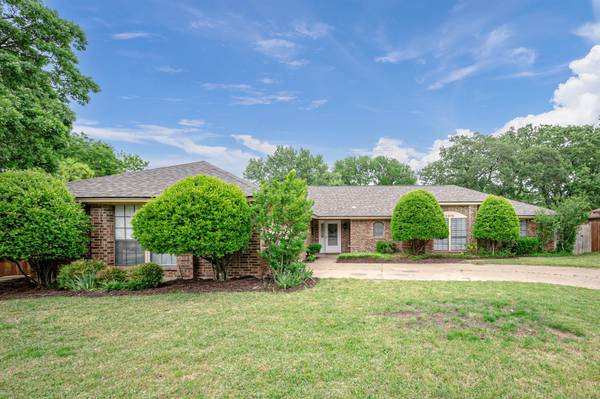 2215 W Nathan Lowe Road, Arlington, TX 76017