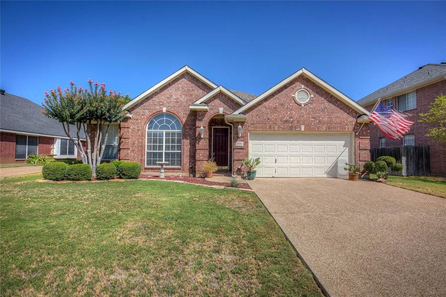 414 Hampton Circle, Grand Prairie, TX 75052