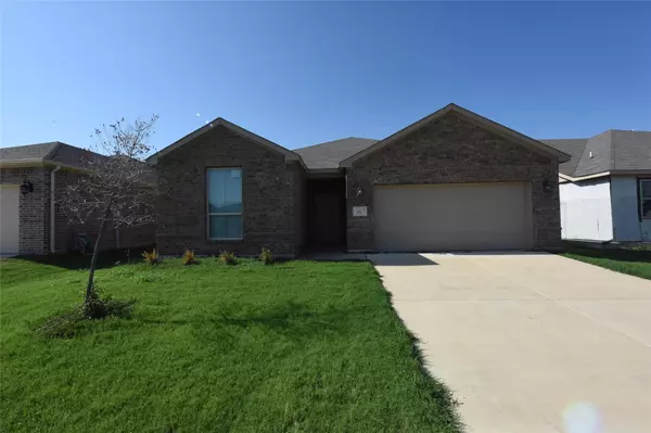 332 Marble Creek Drive, Fort Worth, TX 76131