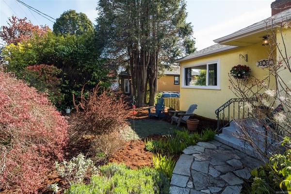 Victoria, BC V8T 4B7,3036 Fifth St