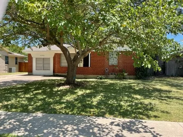 336 Parkwood Place, Lewisville, TX 75067