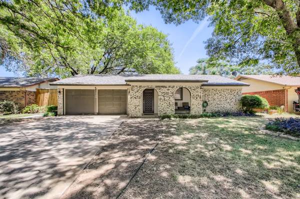 1726 Meadow Valley, Irving, TX 75060