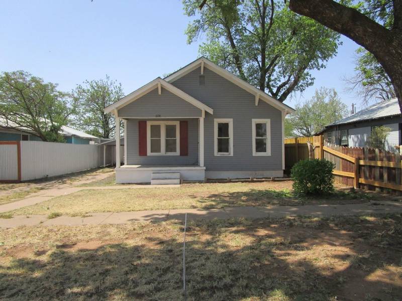 608 Avenue D SE, Childress, TX 79201