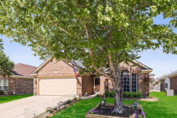 10737 Emerald Park Lane, Fort Worth, TX 76052