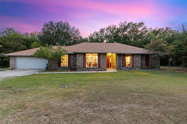 487 Private Road 459, Trenton, TX 75490