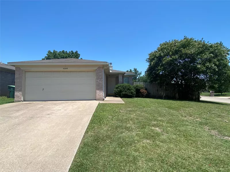 4249 Fernleaf Drive, Fort Worth, TX 76137