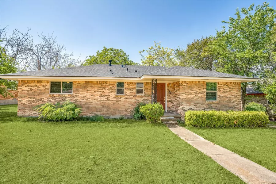 944 W Pleasant Run Road, Lancaster, TX 75146