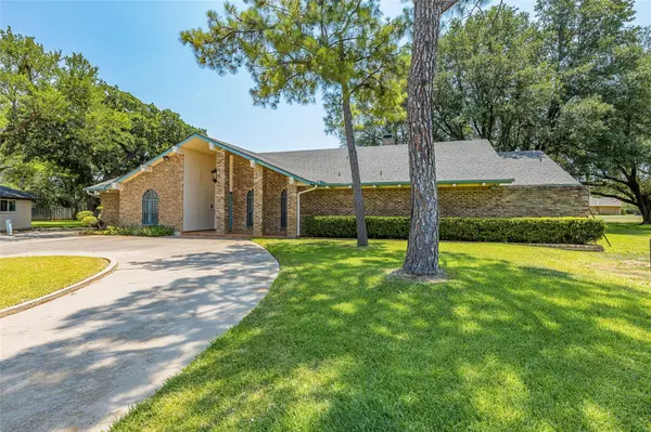 Fort Worth, TX 76112,713 Havenwood Lane S