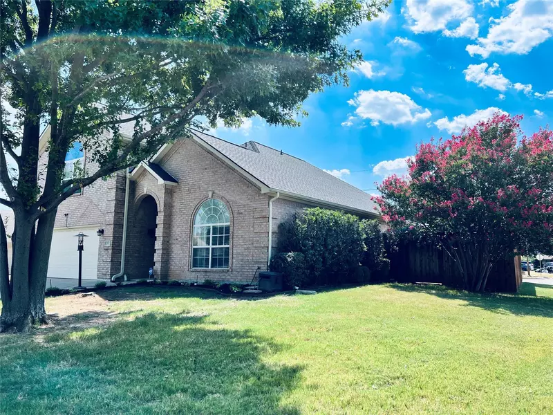 6300 Brookstone Drive, Arlington, TX 76001