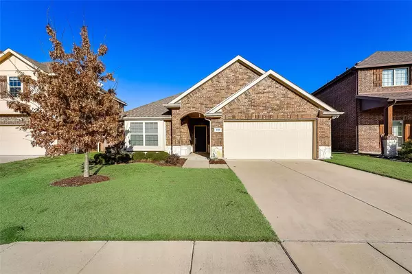 496 Oak Hills Lane, Fate, TX 75189