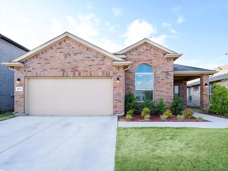 837 Meadow Scape Drive, Fort Worth, TX 76028