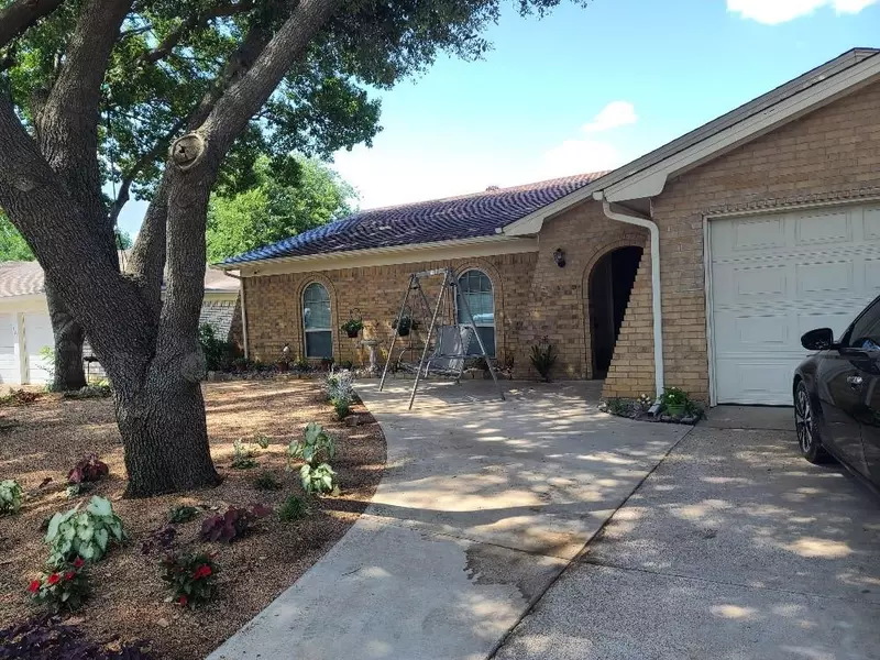 773 Charlyne Drive, Burleson, TX 76028