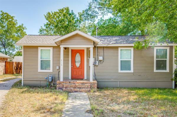 216 Pecan Street, Waxahachie, TX 75165