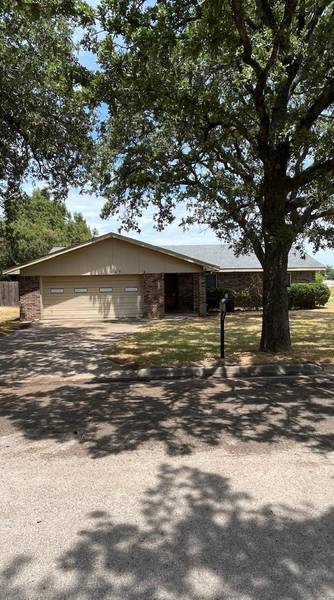 1309 Carrizo Street, Bowie, TX 76230