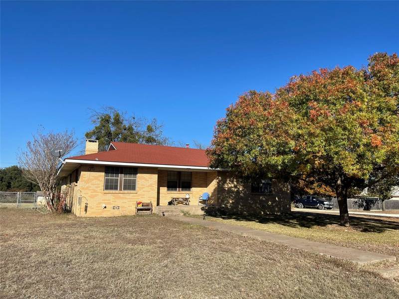 1105 E. Gentry, Hamilton, TX 76531