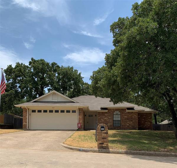 302 Hilltop Drive, Kennedale, TX 76060