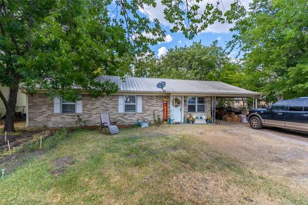 302 Sayle Street, Cumby, TX 75433